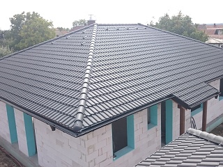 Střecha na klíč - vazníková konstrukce KM Beta - Elegant, černá